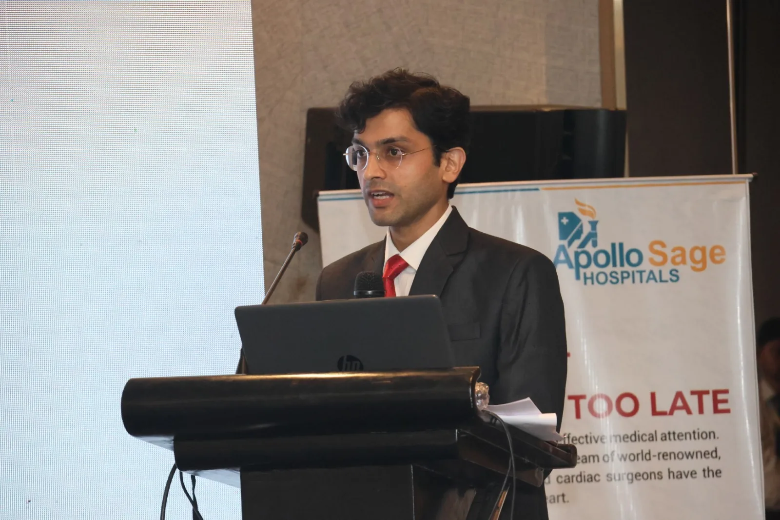 Dr. Gaurav Khandelwal speaking at a cardiology event